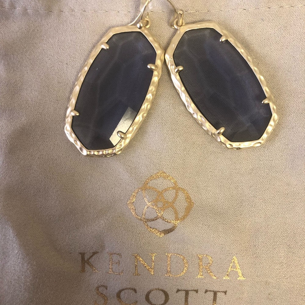 Kendra Scott Elle sized Earrings